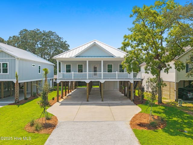 153 NE 33rd Street, Oak Island, NC 28465