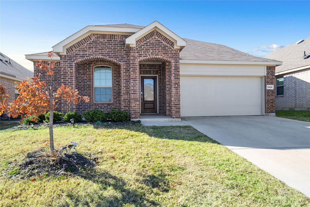 5509 Brentlawn Drive, Fort Worth, TX 76179