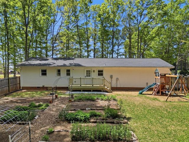 501 Hickory Lane, Pendleton, SC 29670