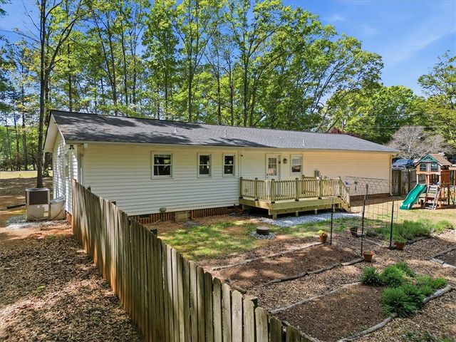501 Hickory Lane, Pendleton, SC 29670