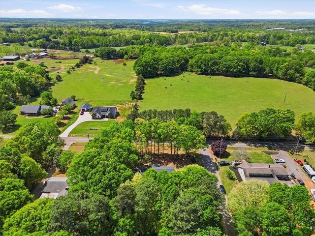 501 Hickory Lane, Pendleton, SC 29670