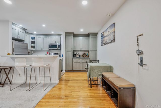 25 Park Place 2L, Great Neck, NY 11021