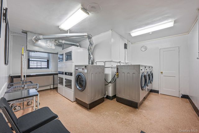 25 Park Place 2L, Great Neck, NY 11021