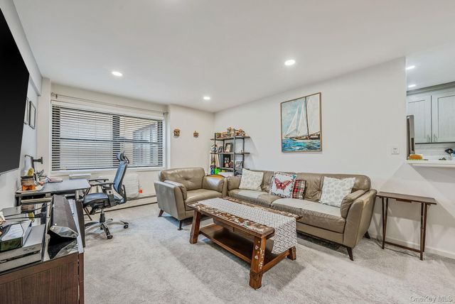 25 Park Place 2L, Great Neck, NY 11021