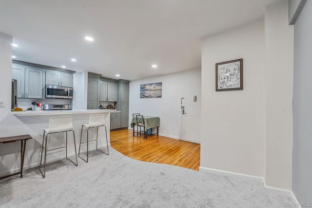 25 Park Place 2L, Great Neck, NY 11021