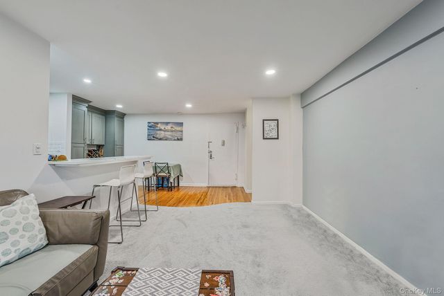 25 Park Place 2L, Great Neck, NY 11021