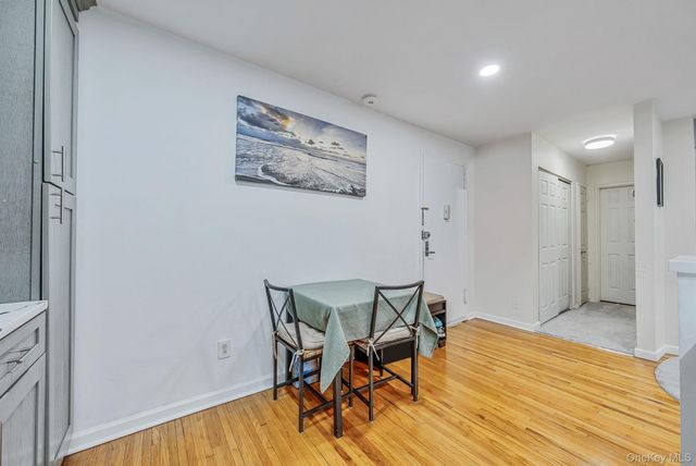 25 Park Place 2L, Great Neck, NY 11021