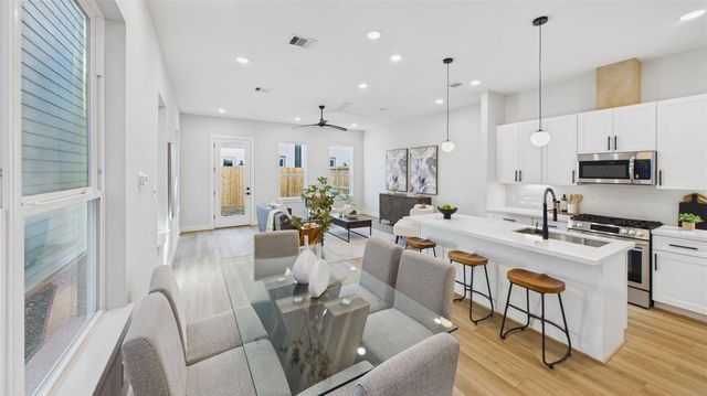 5027 Golden Forest Drive C, Houston, TX 77091