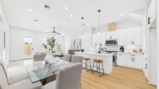 5027 Golden Forest Drive C, Houston, TX 77091