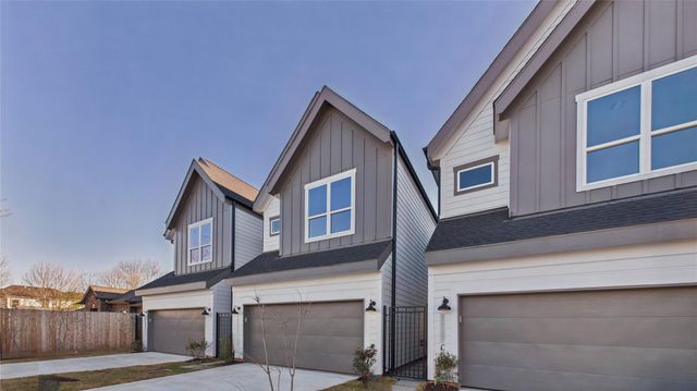 5027 Golden Forest Drive C, Houston, TX 77091