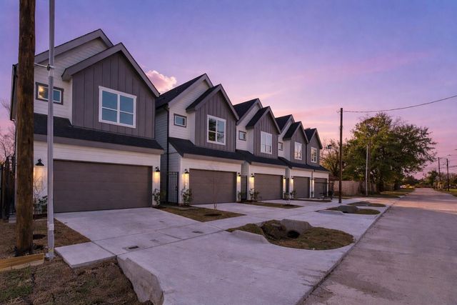 5027 Golden Forest Drive C, Houston, TX 77091