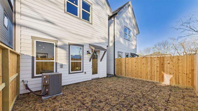 5027 Golden Forest Drive C, Houston, TX 77091