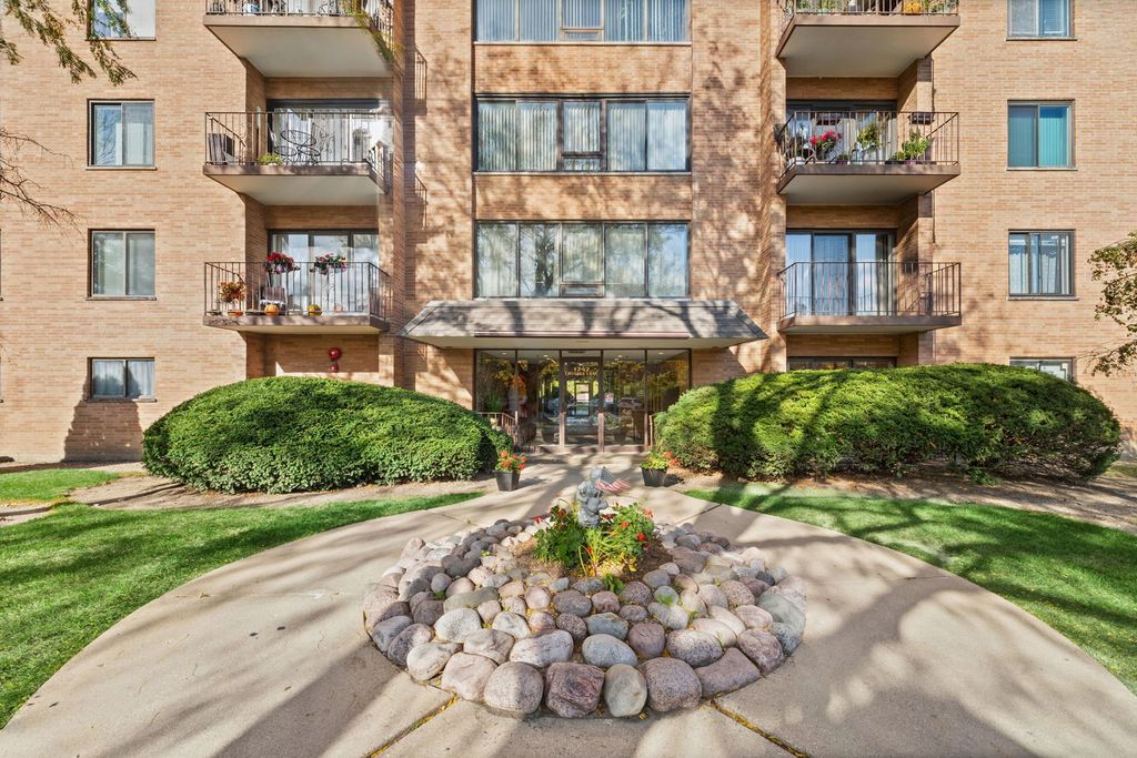1747 W Crystal Lane 207, Mount Prospect, IL 60056 — exterior