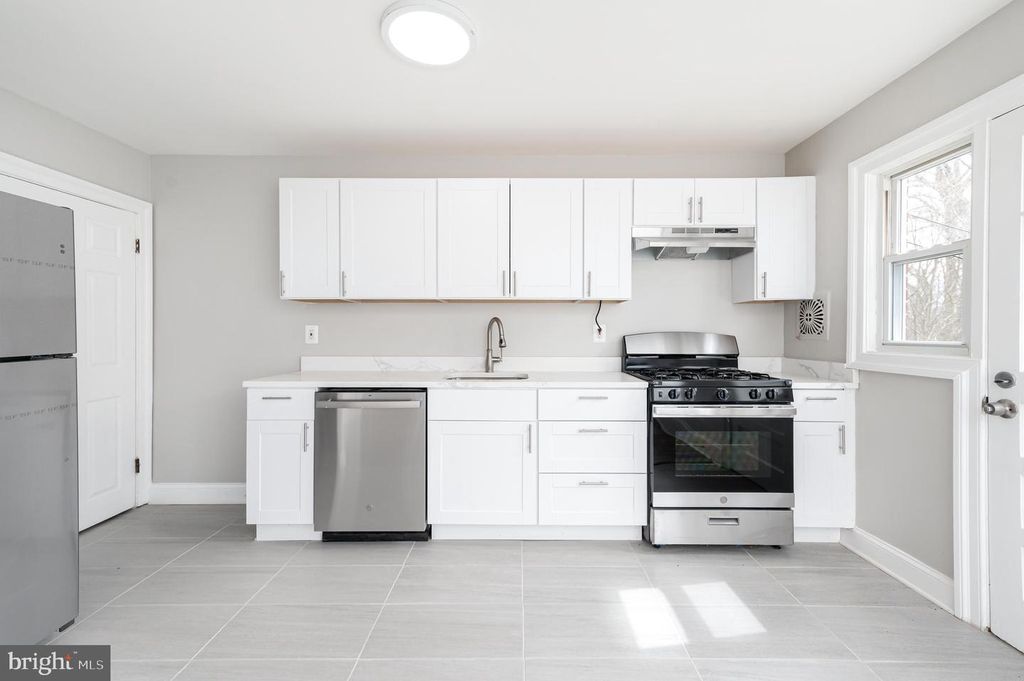 Image 10 of property listing at 3433 ORLANDO AVE, Baltimore, MD 21234