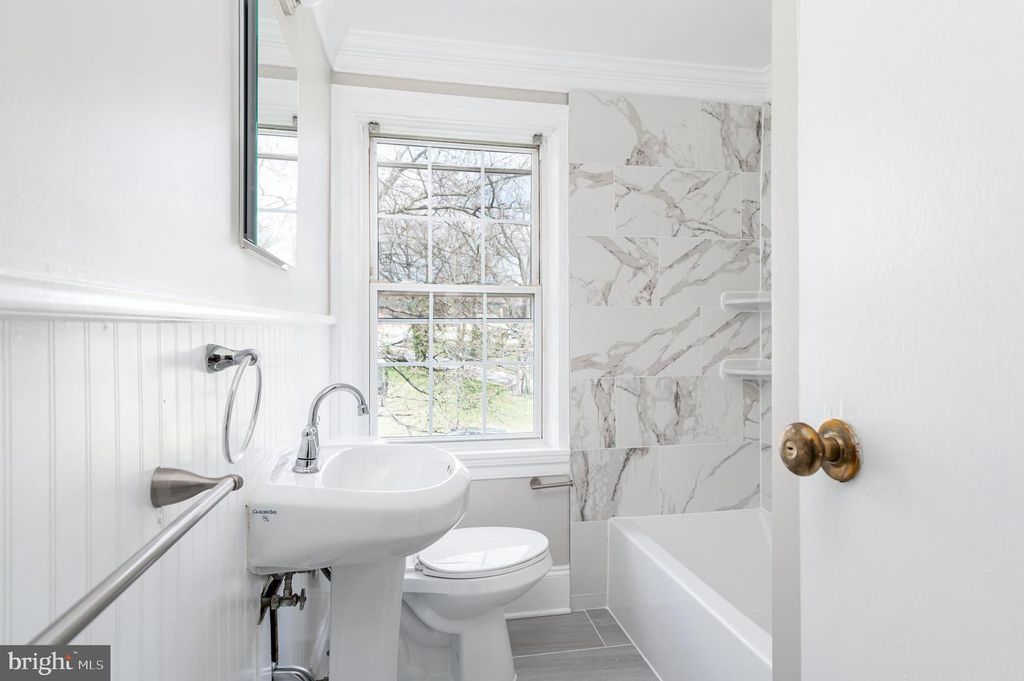 Image 16 of property listing at 3433 ORLANDO AVE, Baltimore, MD 21234