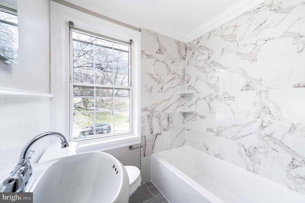 Image 17 of property listing at 3433 ORLANDO AVE, Baltimore, MD 21234