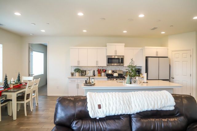 2040 Descanso Avenue, Clovis, CA 93619