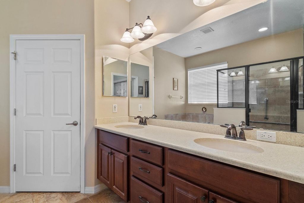 Image 24 of property listing at 22019 BELGIAN COURT, Mount Dora, FL 32757