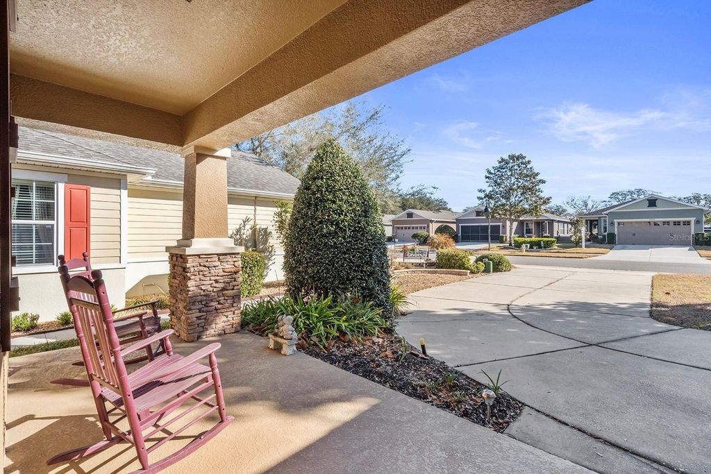 Image 4 of property listing at 22019 BELGIAN COURT, Mount Dora, FL 32757