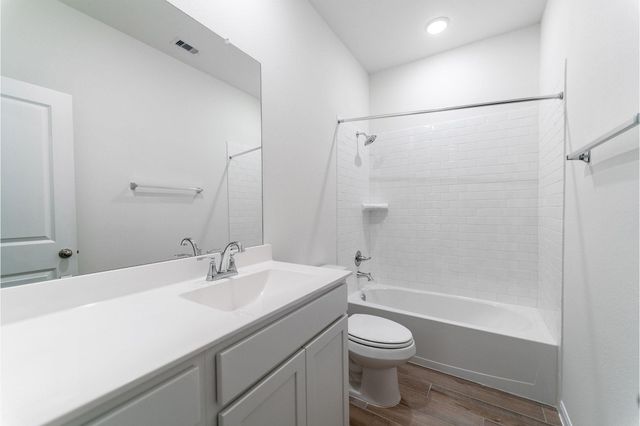 402 Merlot Drive, Alvin, TX 77511