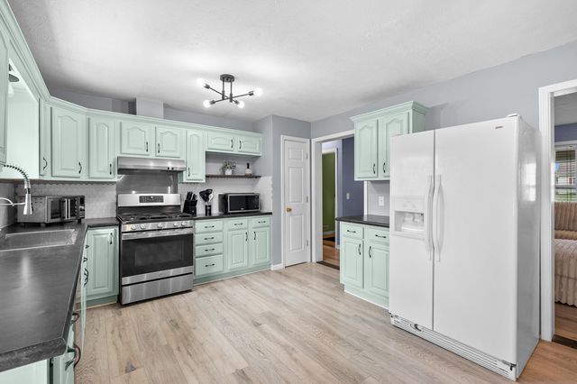 1138 Wintercherry Lane, Vicksburg, MI 49097