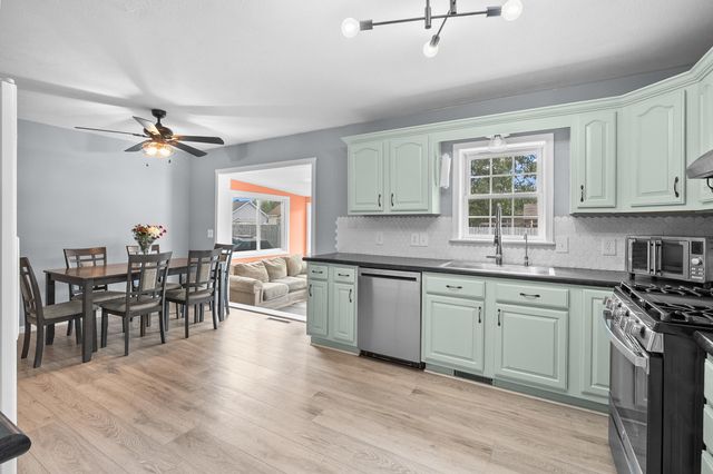 1138 Wintercherry Lane, Vicksburg, MI 49097