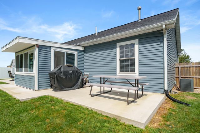 1138 Wintercherry Lane, Vicksburg, MI 49097