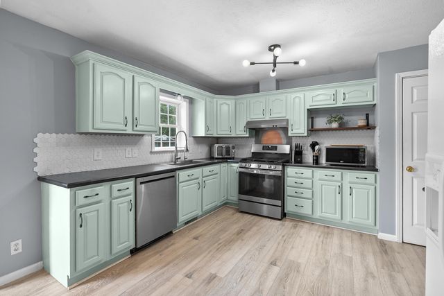 1138 Wintercherry Lane, Vicksburg, MI 49097