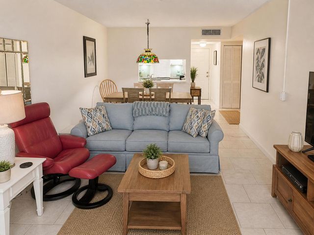 2841 Somerset Drive 107, Lauderdale Lakes, FL 33311