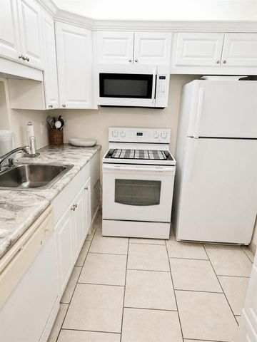 2841 Somerset Drive 107, Lauderdale Lakes, FL 33311