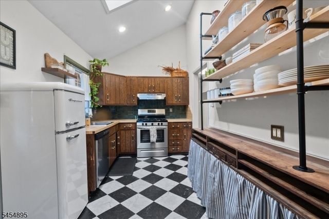 1 Eisenhower Dr, West Milford Twp., NJ 07480