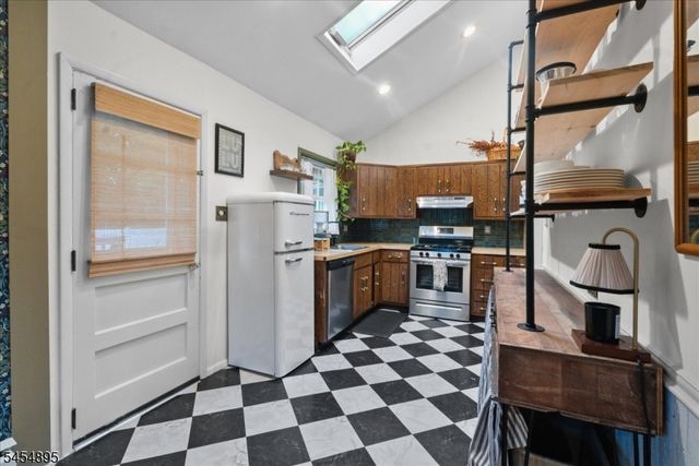1 Eisenhower Dr, West Milford Twp., NJ 07480