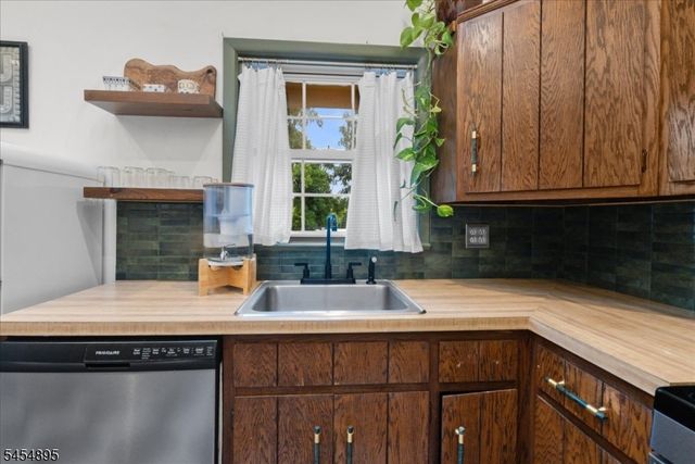 1 Eisenhower Dr, West Milford Twp., NJ 07480