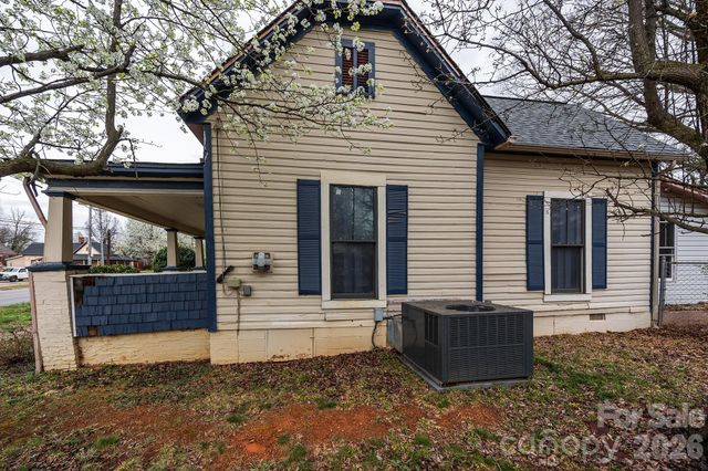 1209 Wilson W Lee Boulevard, Statesville, NC 28677