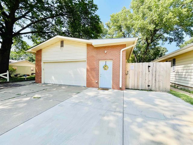 504 Warren Rd, El Dorado, KS 67042