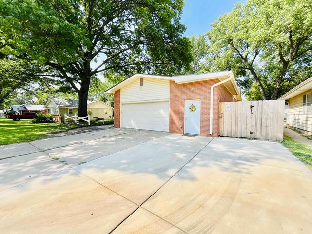 504 Warren Rd, El Dorado, KS 67042