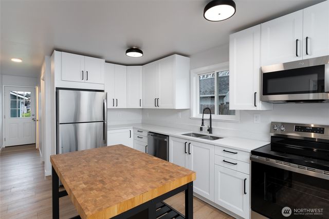 944 Fidalgo Street, Sedro Woolley, WA 98284