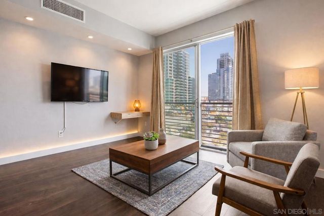 445 Island Ave 719, San Diego, CA 92101