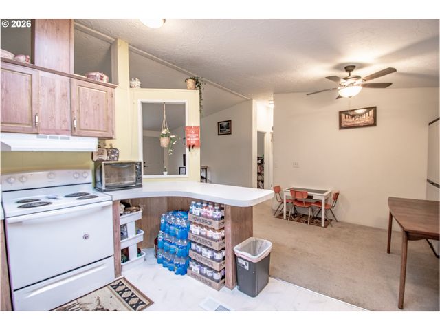 700 N MILL St 1, Creswell, OR 97426