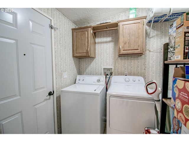 700 N MILL St 1, Creswell, OR 97426