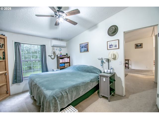 700 N MILL St 1, Creswell, OR 97426