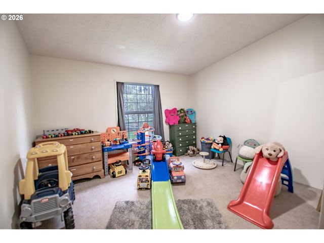 700 N MILL St 1, Creswell, OR 97426