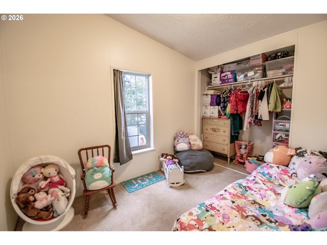 700 N MILL St 1, Creswell, OR 97426