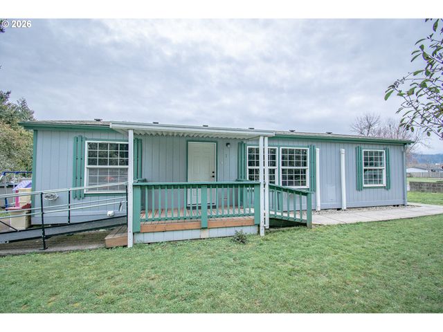 700 N MILL St 1, Creswell, OR 97426