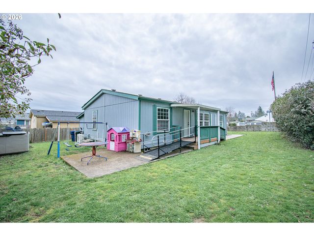 700 N MILL St 1, Creswell, OR 97426