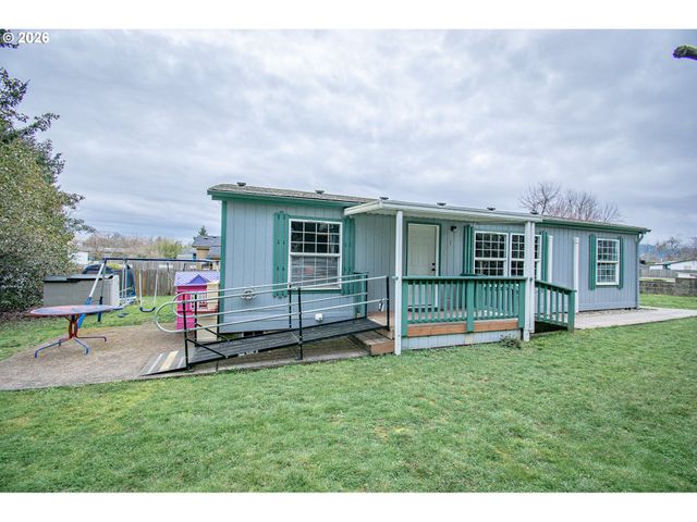 700 N MILL St 1, Creswell, OR 97426