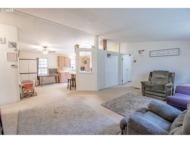 700 N MILL St 1, Creswell, OR 97426