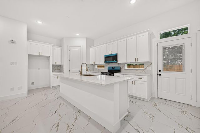 7719 Bowen Street, Houston, TX 77051