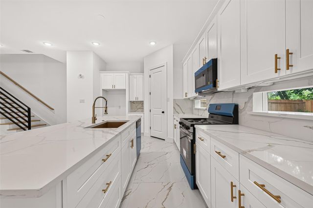 7719 Bowen Street, Houston, TX 77051