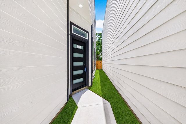 7719 Bowen Street, Houston, TX 77051